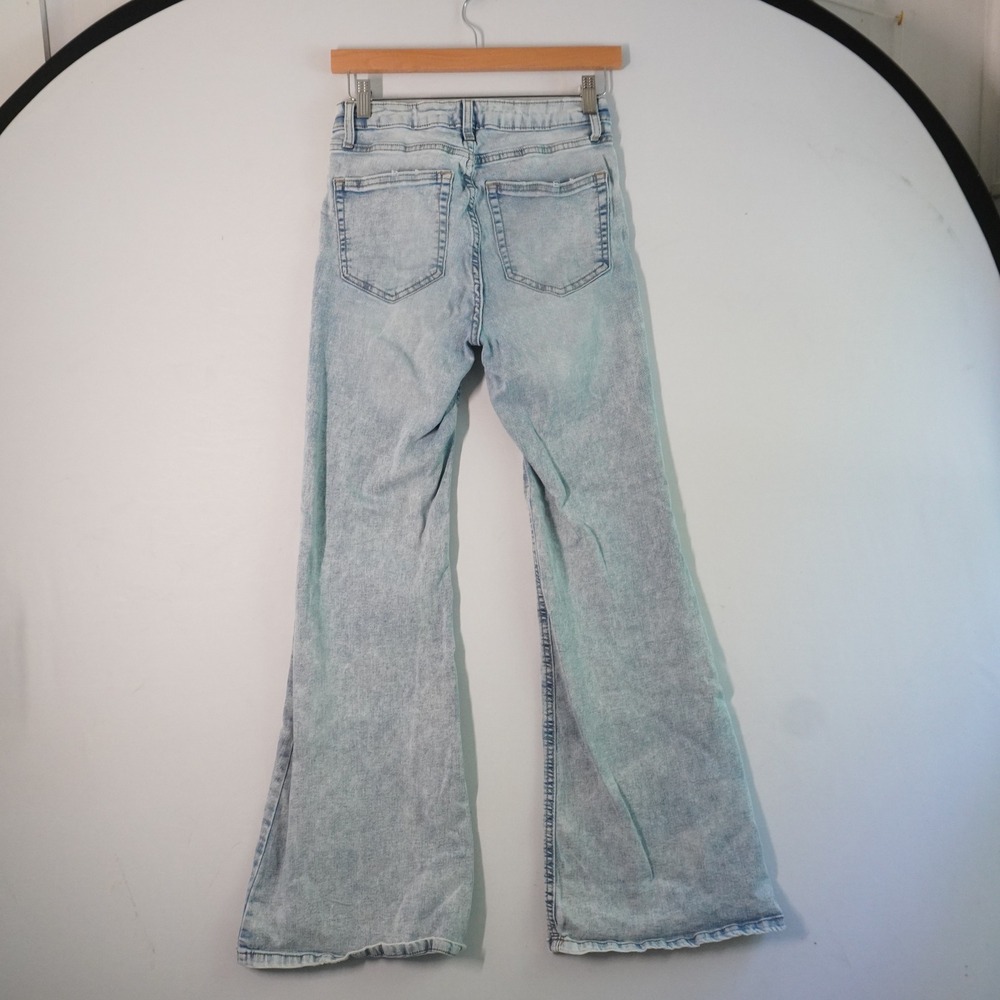 Light Wash Women's Flared Jeans - Picture 5 of 8